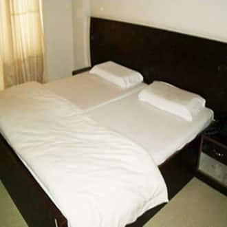 https://imgcld.yatra.com/ytimages/image/upload/t_hotel_yatra_city_desktop/v1463523588/Domestic Hotels/Hotels_Rudrapur/Hotel White Orchid/HO_dL1aS1.jpg